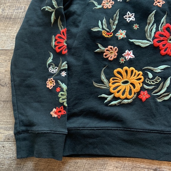 Driftwood Teddy Floral Embroidered Crewneck - Picture 3 of 9